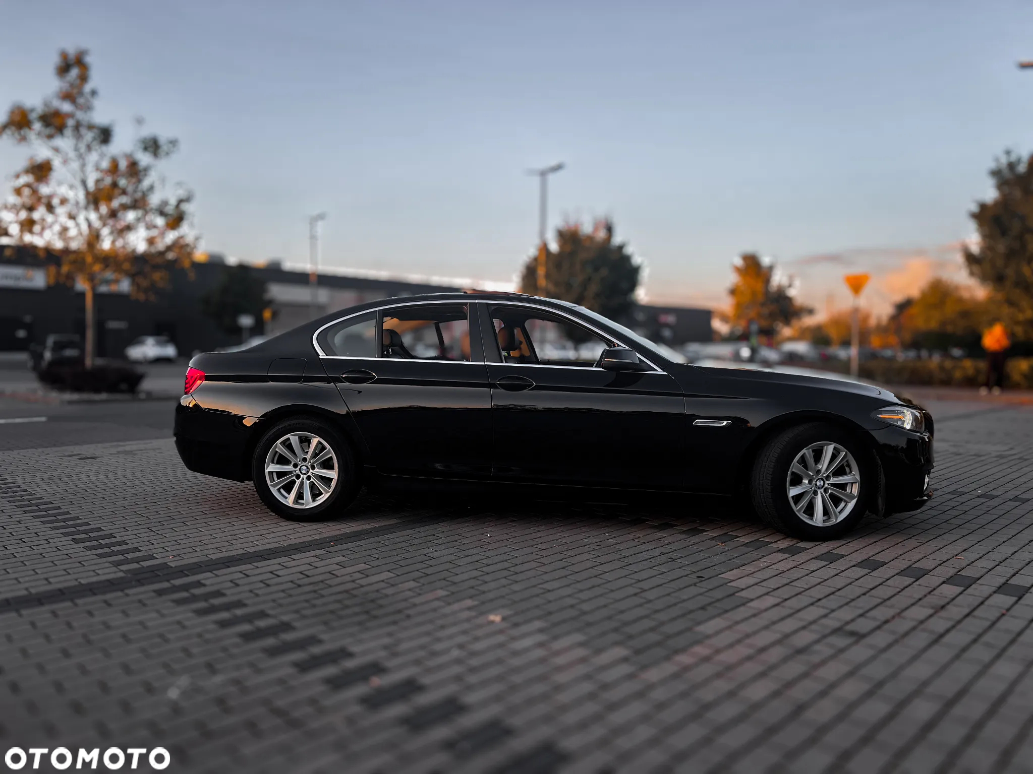 BMW Seria 5 528i xDrive Luxury Line - 4