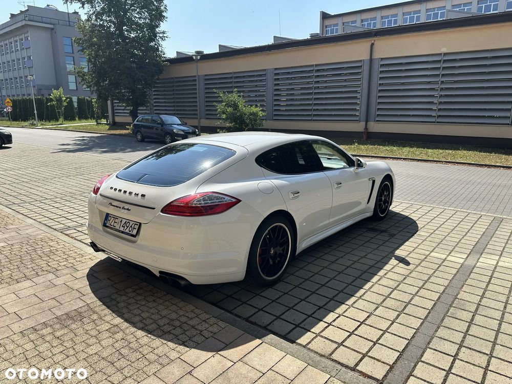 Porsche Panamera Turbo PDK - 8