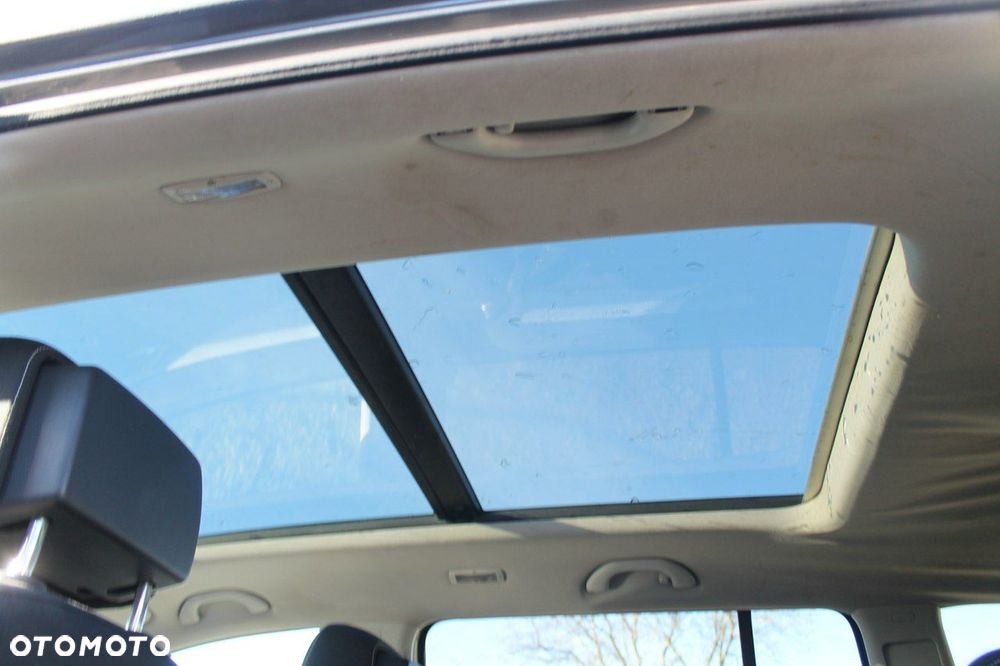 Volkswagen Touran - 12