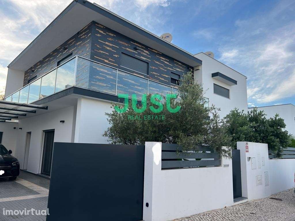 Moradia isolada T5 e garagem na Quinta de Santa Maria - Grande imagem: 4/53