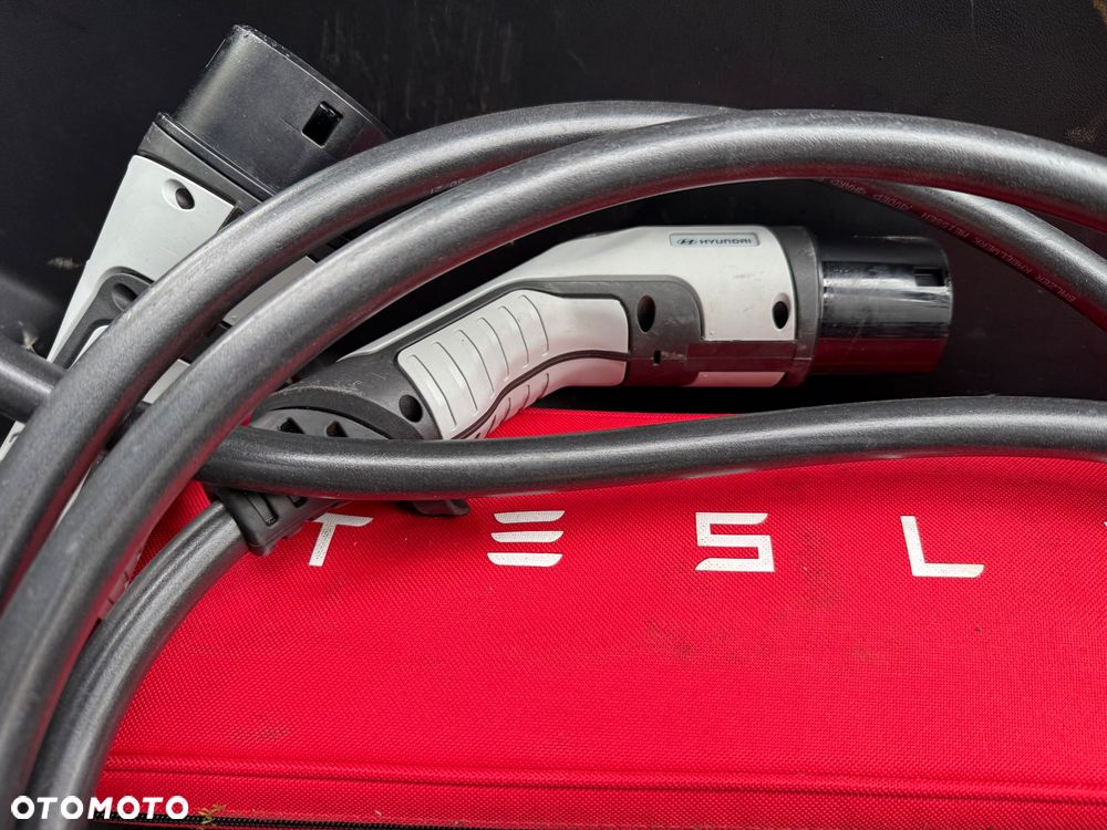 Tesla Model 3 - 40