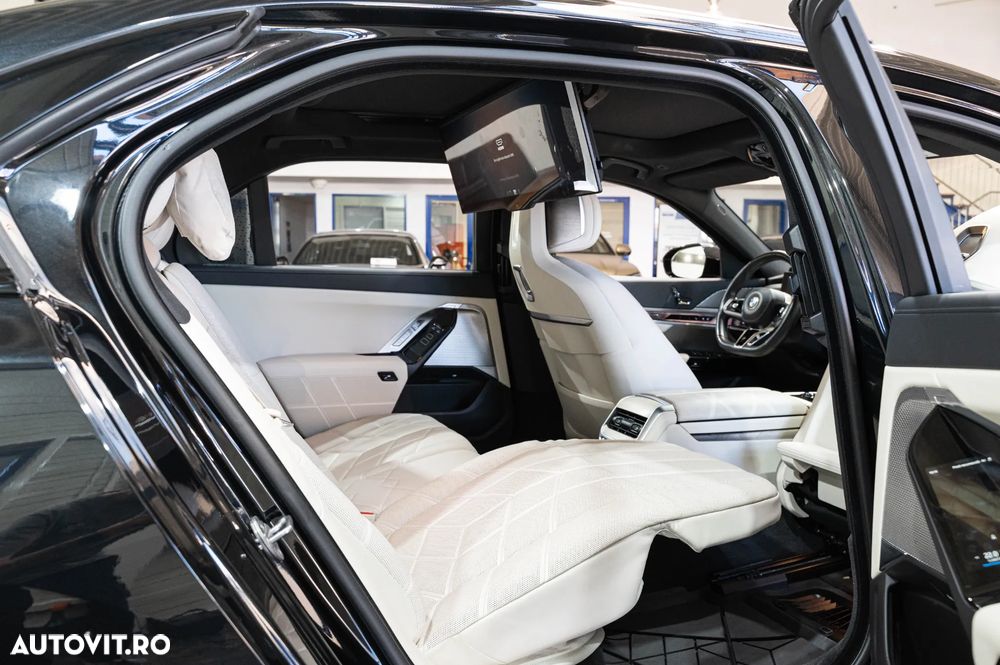 BMW Seria 7 740d xDrive MHEV - 31