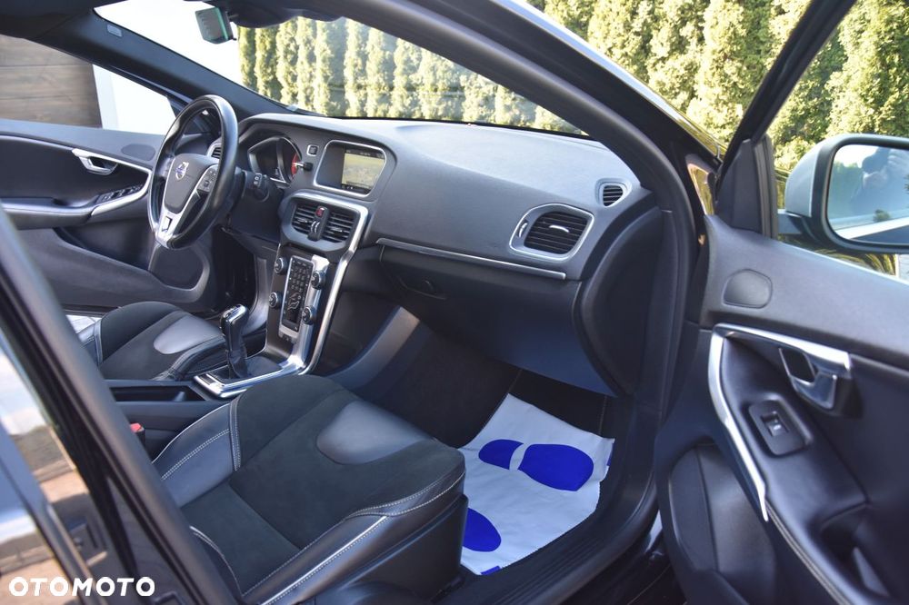 Volvo V40 D2 Drive-E R-Design Momentum - 22