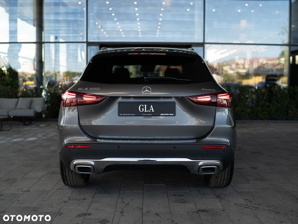 Mercedes-Benz GLA - 5