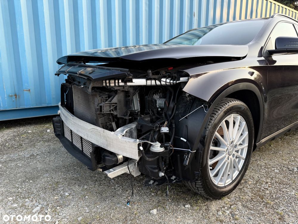Mercedes-Benz GLA 180 Urban - 17