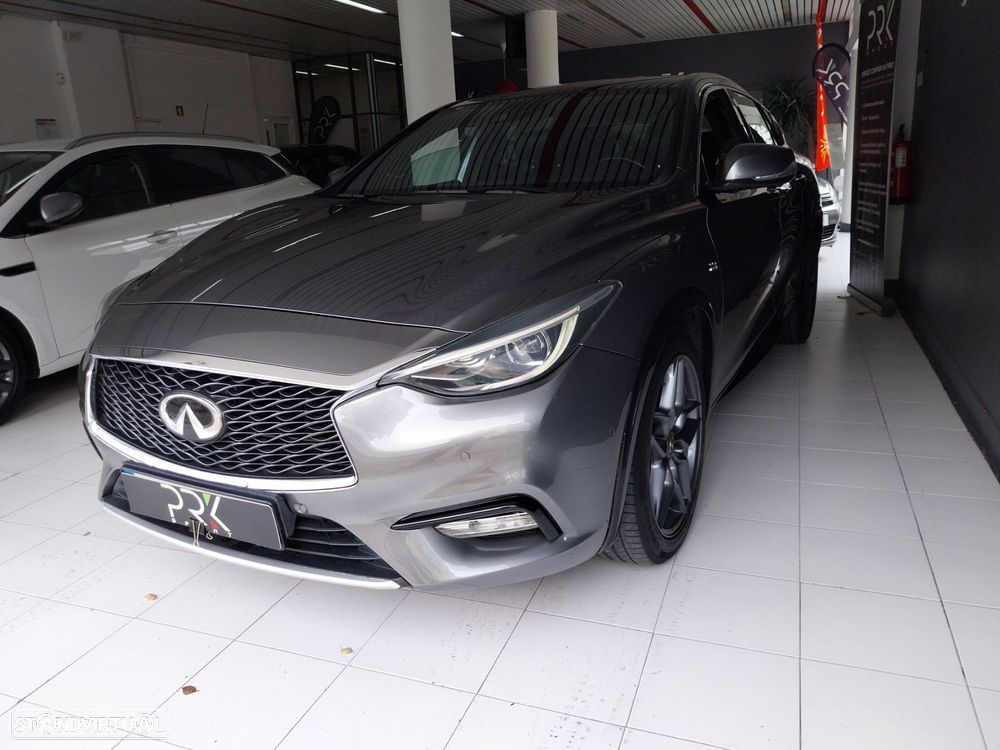 Infiniti Q30 - 3