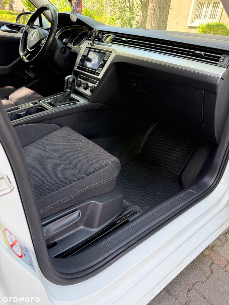 Volkswagen Passat - 16