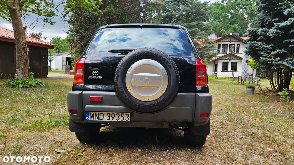Toyota RAV4 1.8 VVT-i 4x2 - 6
