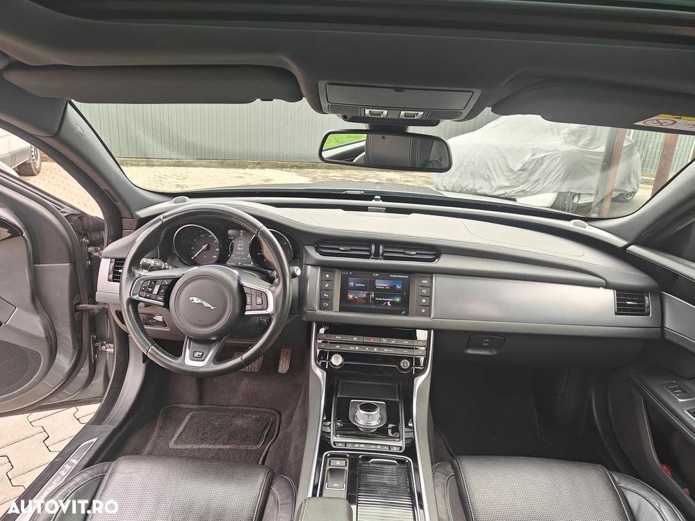 Jaguar XF - 12