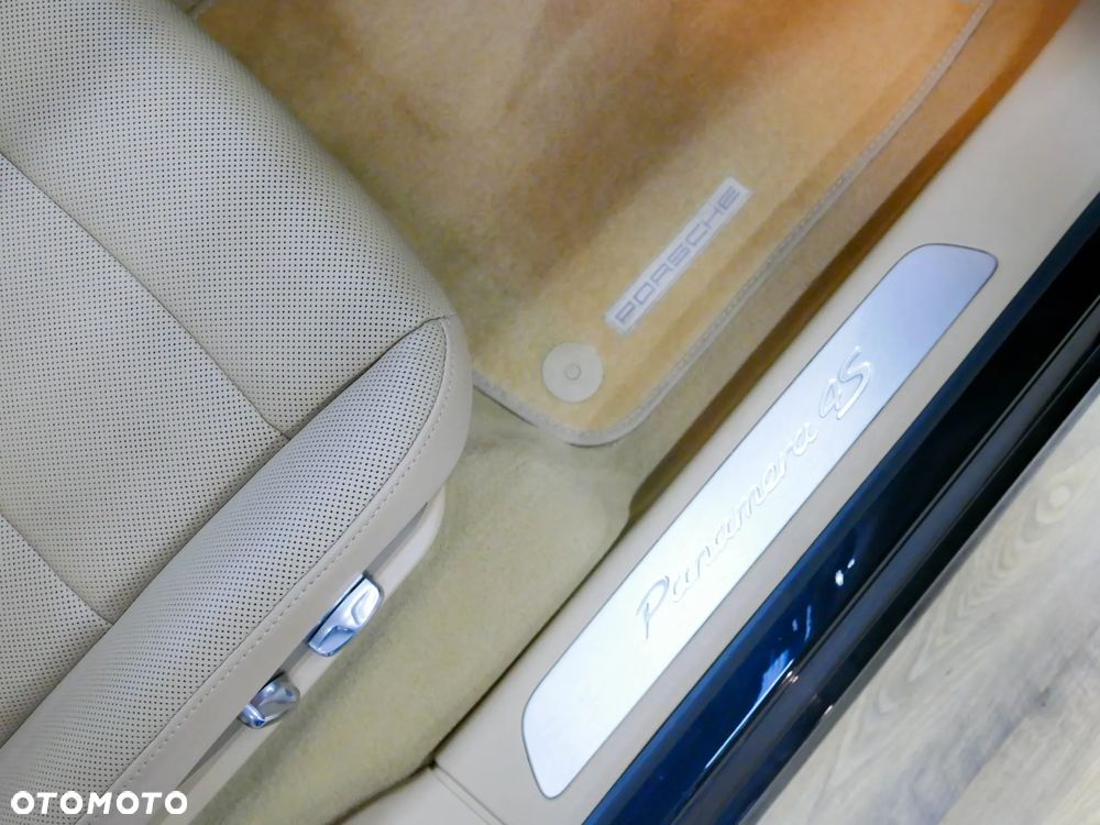 Porsche Panamera 4S PDK - 27