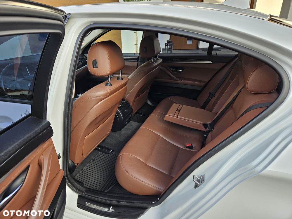 BMW Seria 5 520d xDrive - 14