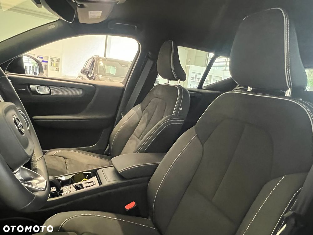 Volvo XC 40 B4 AWD Plus Dark - 18