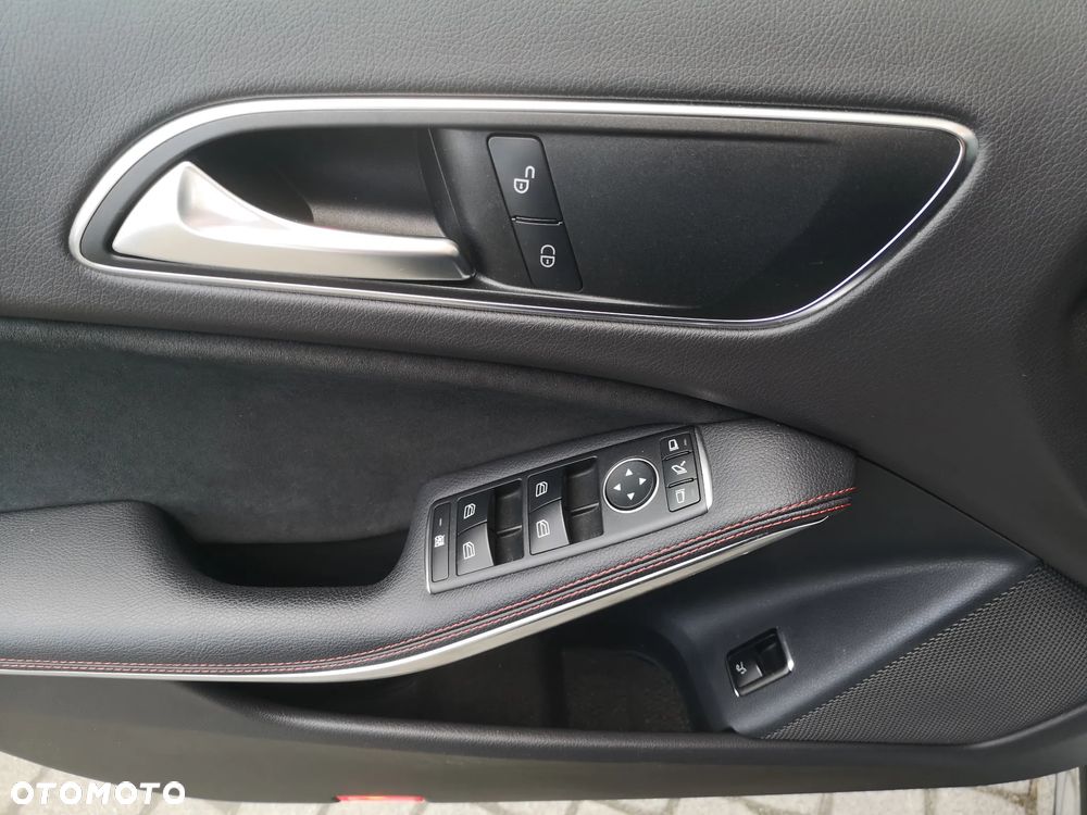 Mercedes-Benz GLA 220 4-Matic AMG Line - 17
