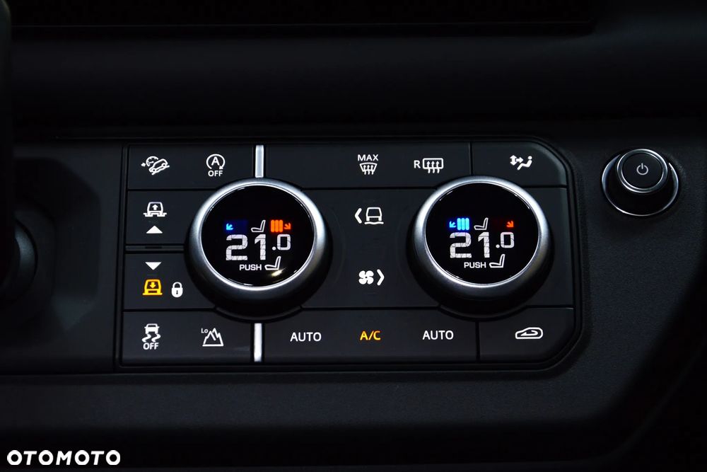 Land Rover Defender 110 D300 X-Dynamic HSE - 31