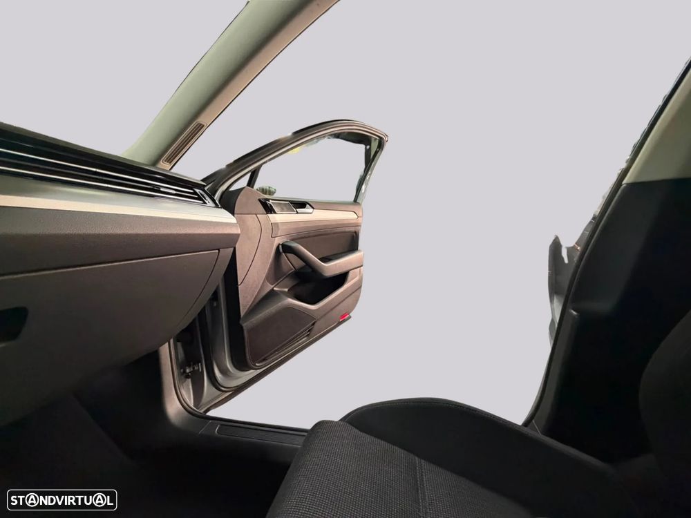 VW Passat 1.6 TDI Business DSG - 28