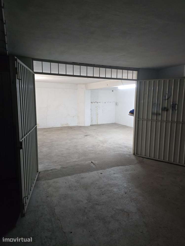 Alugo para Motas Garagem central Braga grande com 25m Quadrados - Grande imagem: 5/6