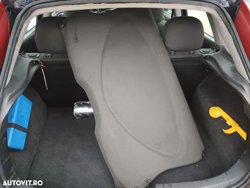 Ford Focus 1.8 TDDI Comfort - 8