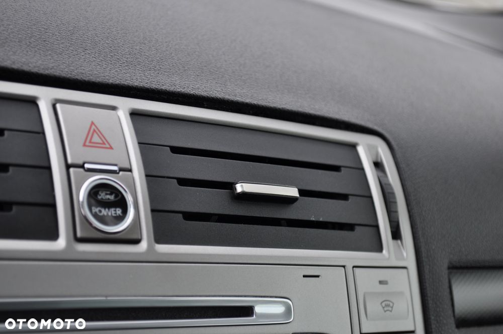 Ford Kuga 2.0 TDCi 4x4 Titanium - 27