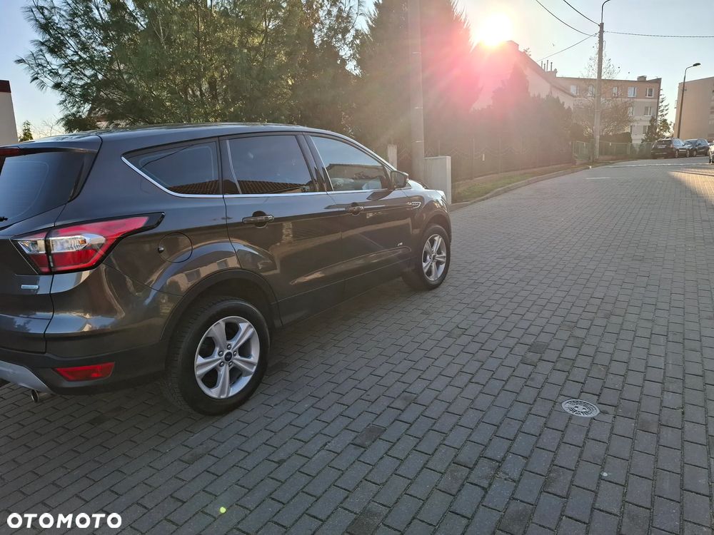 Ford Kuga - 1