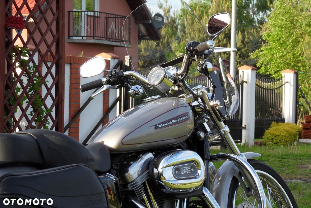 Harley-Davidson Sportster Custom 883C - 4