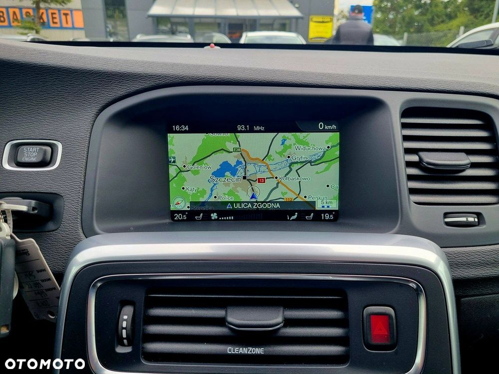 Volvo V60 Cross Country D3 Geartronic Summum - 19