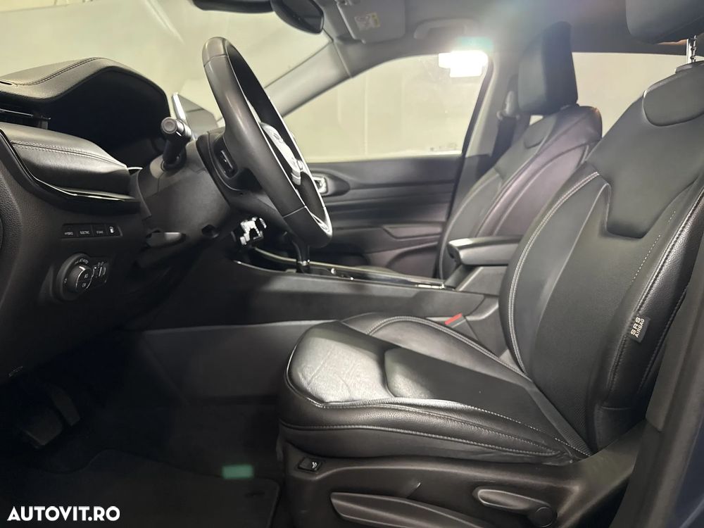 Jeep Compass - 24