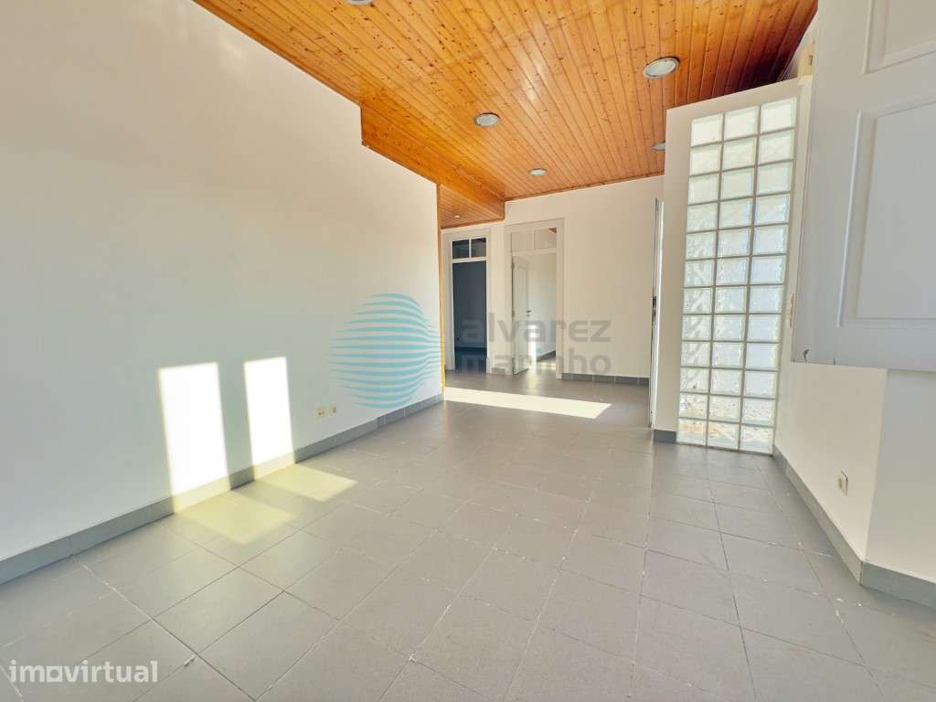 Moradia 4 quartos, espaço exterior na Praia de Santa Cruz - Grande imagem: 2/31