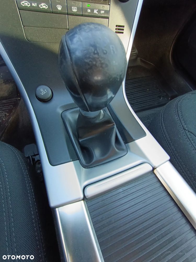 Volvo XC 60 2.4D DRIVe - 25