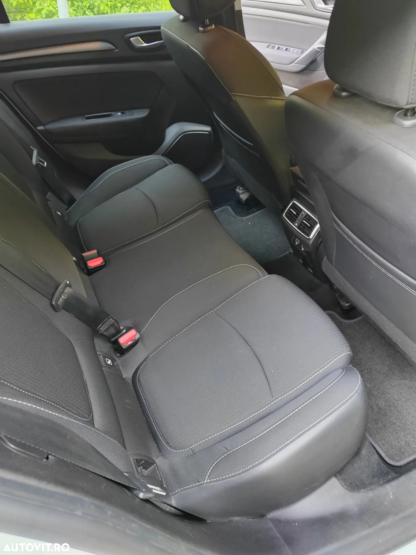 Renault Megane Grandtour E-TECH Plug-in 160 BUSINESS EDITION - 23