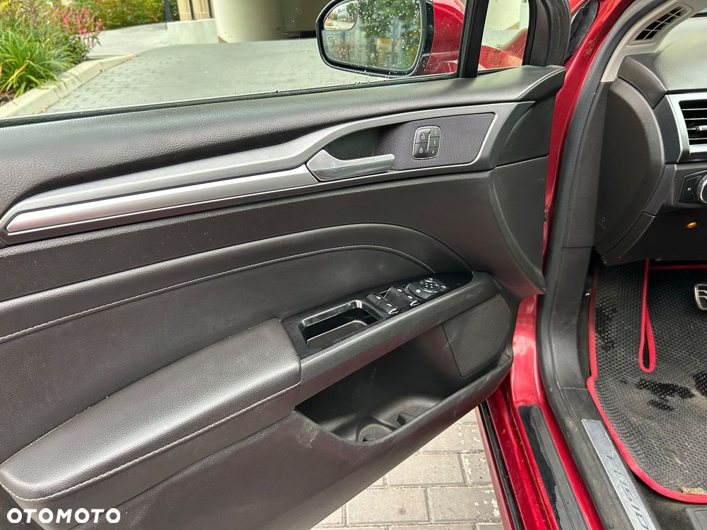 Ford Fusion 2.0 EcoBoost Titanium - 14