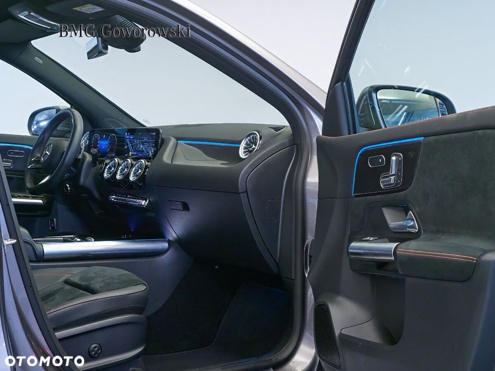 Mercedes-Benz GLA - 8