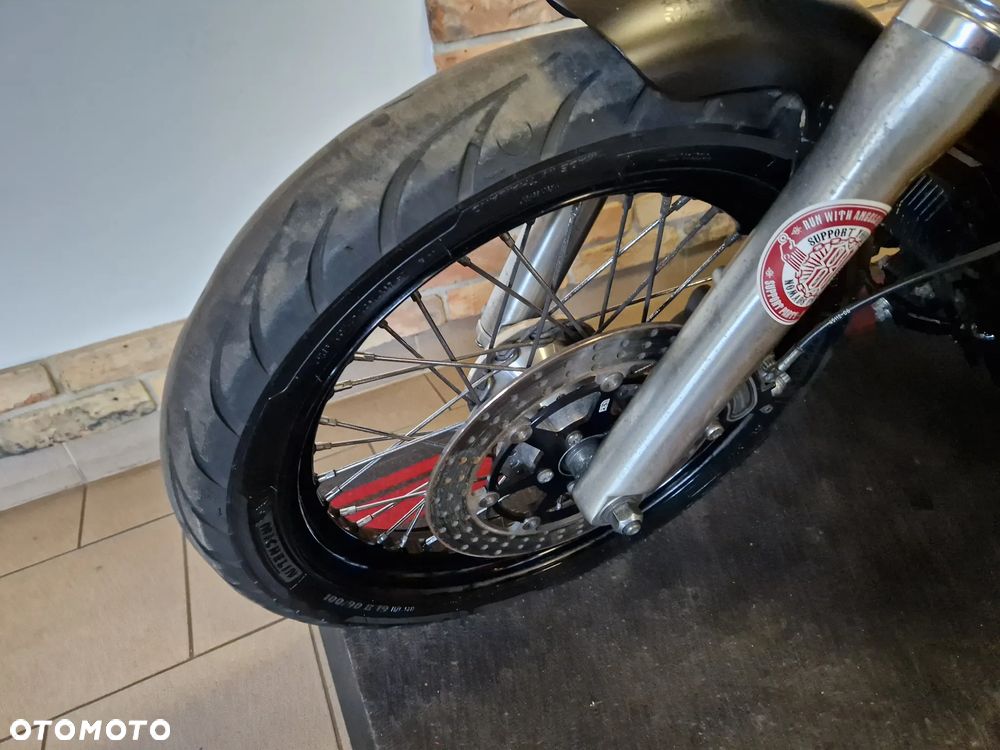 Harley-Davidson Dyna Street Bob - 20