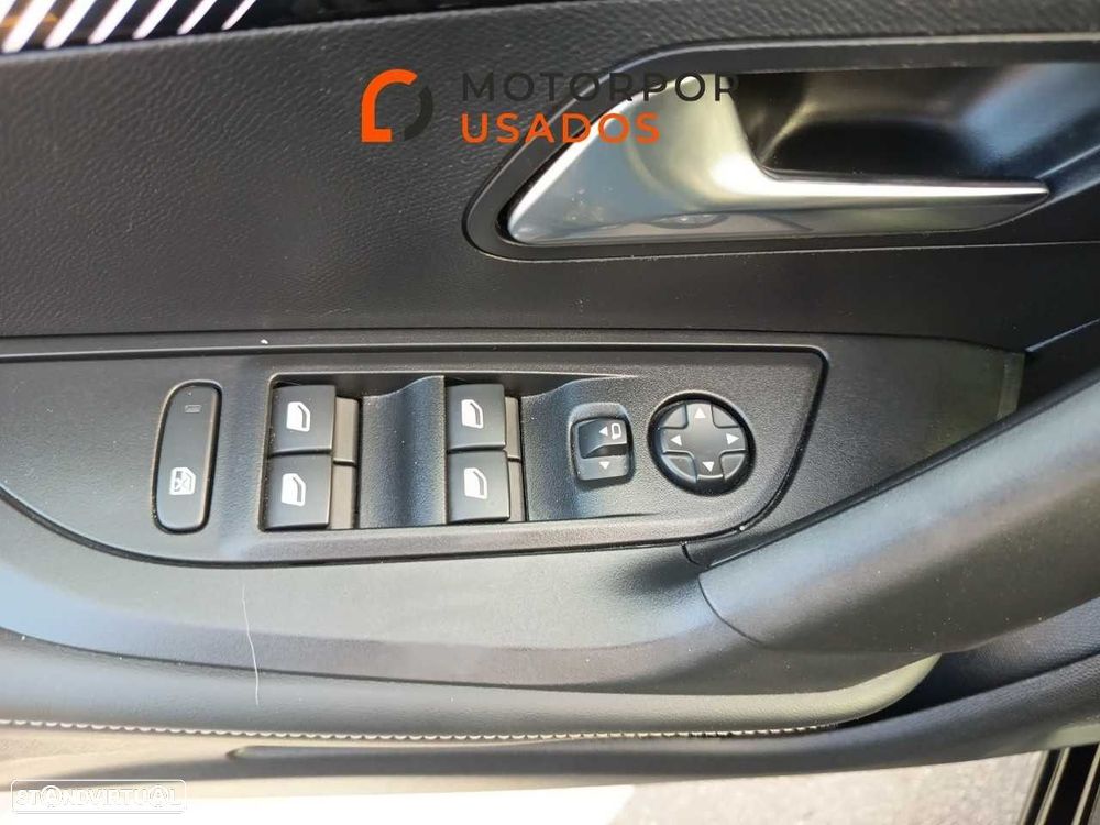 Peugeot 2008 1.2 Hybrid Allure e-DCS6 - 12