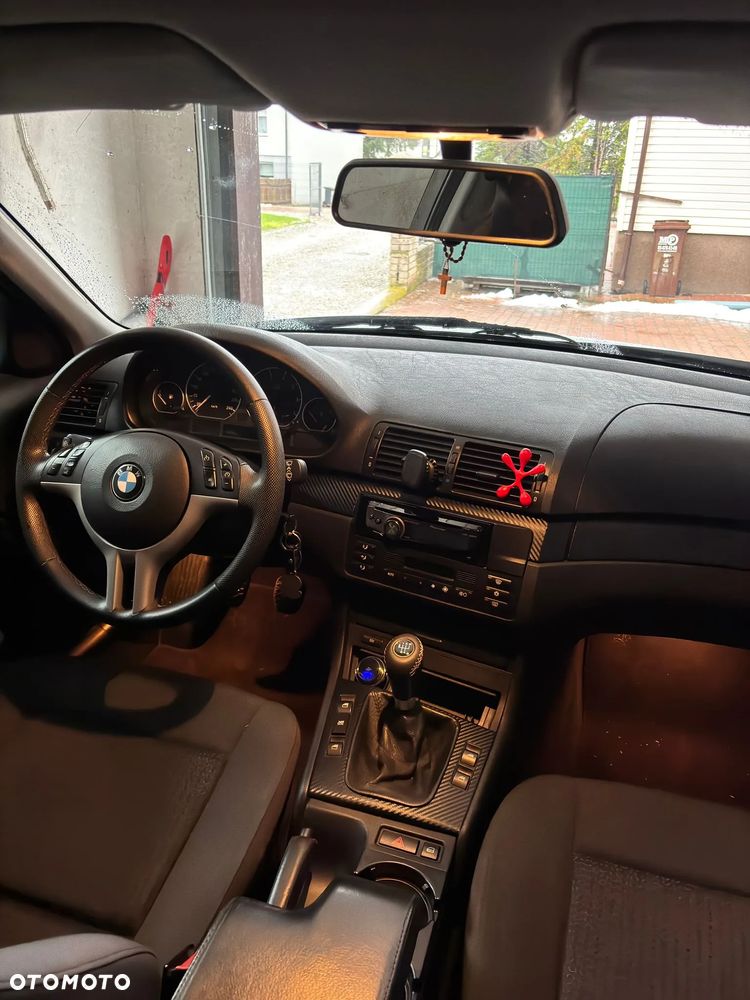 BMW Seria 3 330i - 12