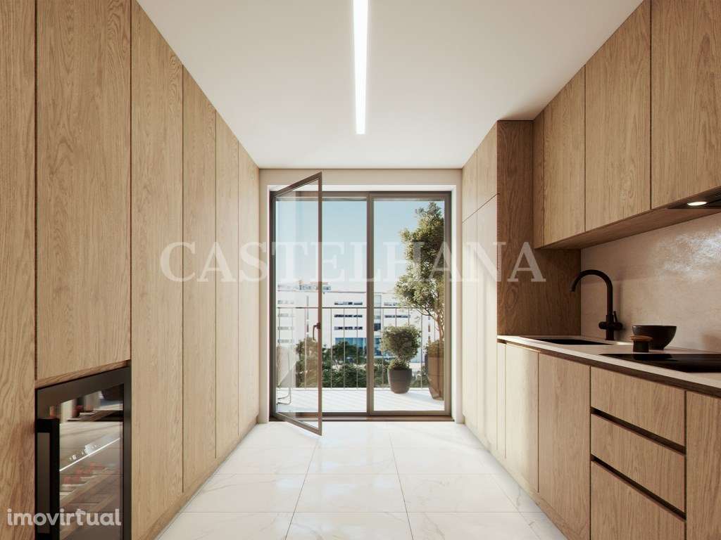 Apartamento T4 com varanda e estacionamento no Campo Grande - Grande imagem: 4/65