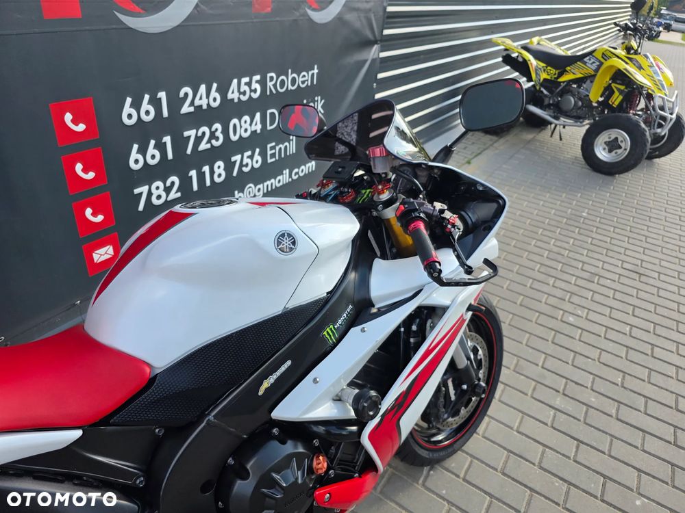 Yamaha R1 - 11