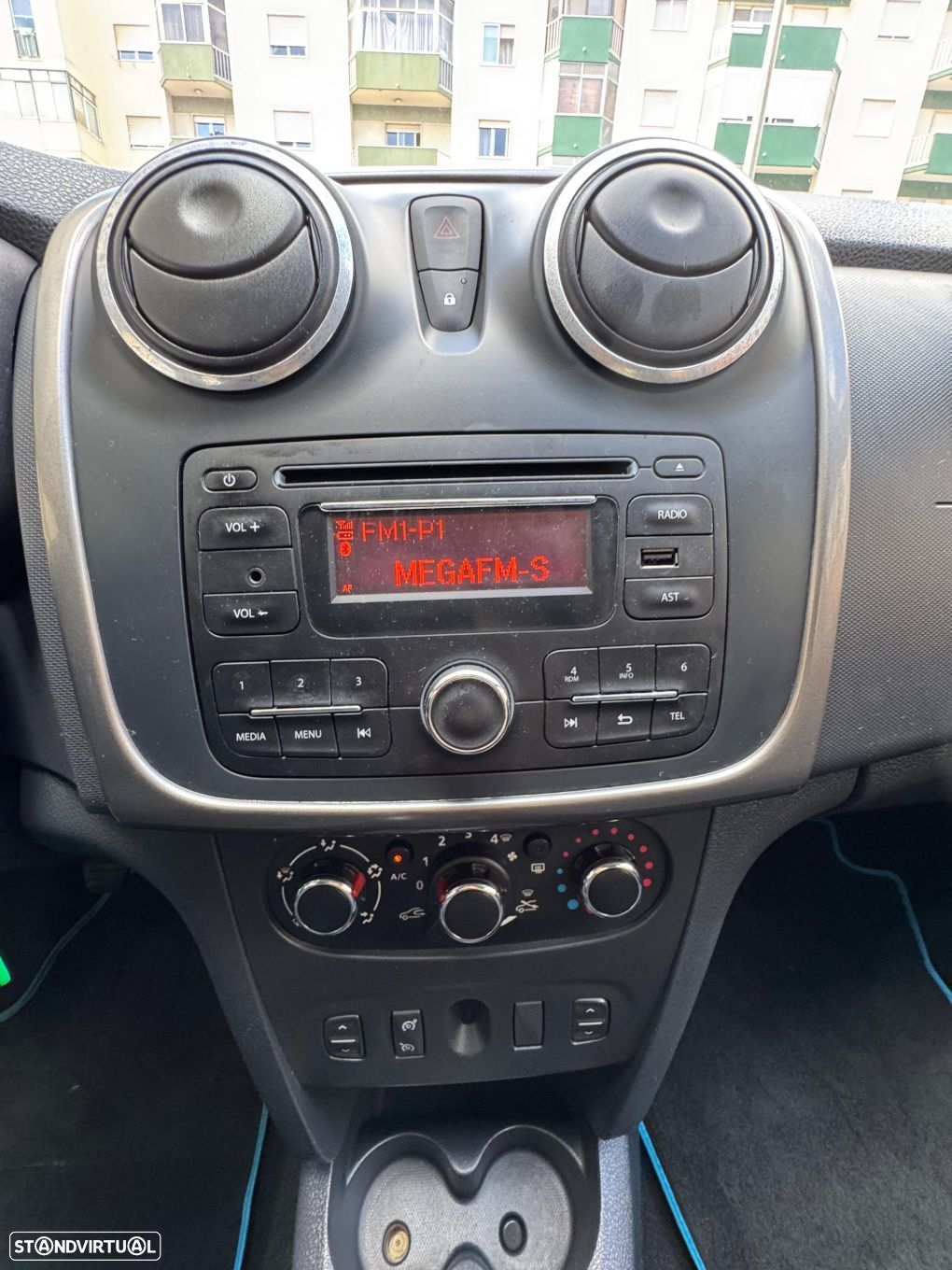 Dacia Sandero 0.9 TCe SL 10 Anos - 11