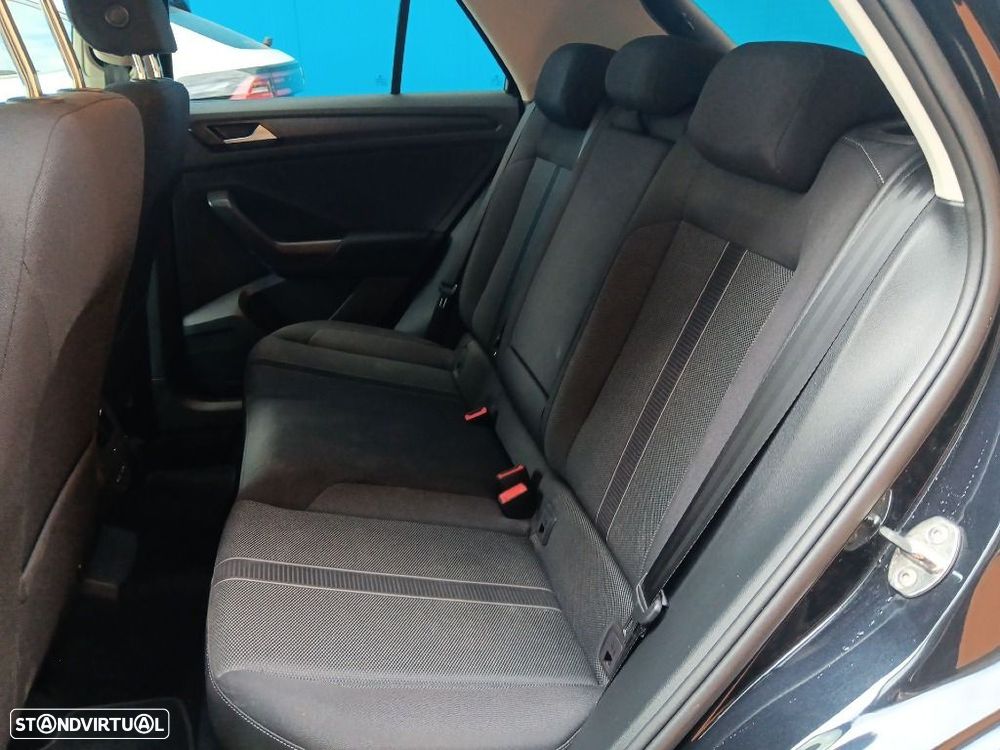VW T-Roc 1.5 TSI Urban DSG - 33