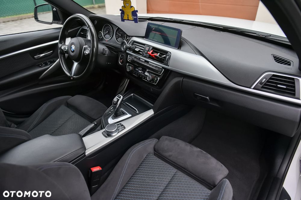 BMW Seria 3 320d xDrive Edition M Sport Shadow - 28