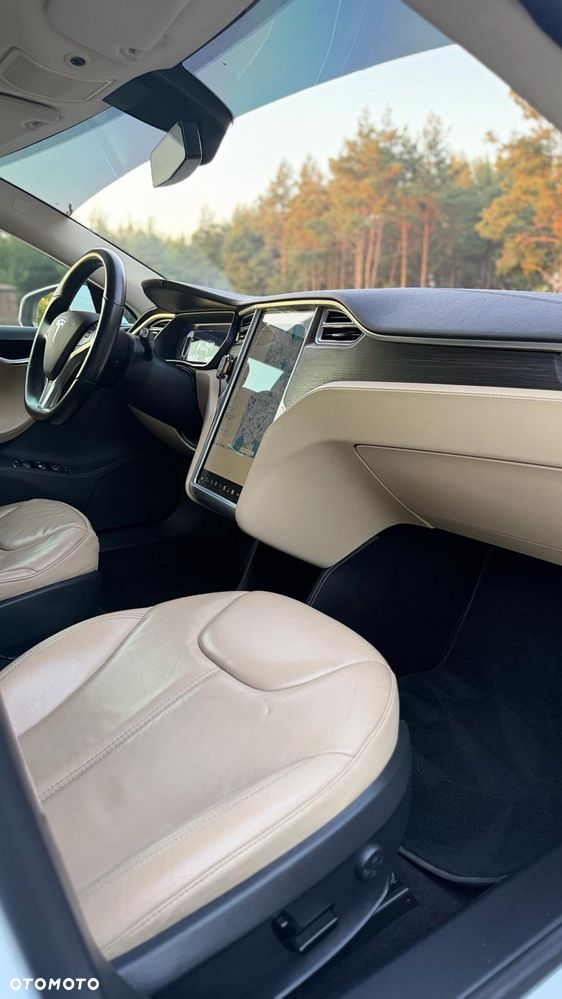 Tesla Model S - 18