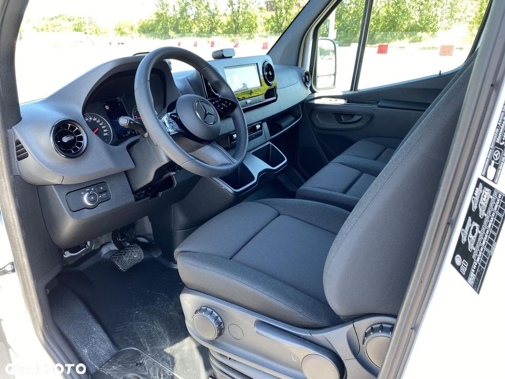 Mercedes-Benz Sprinter - 10