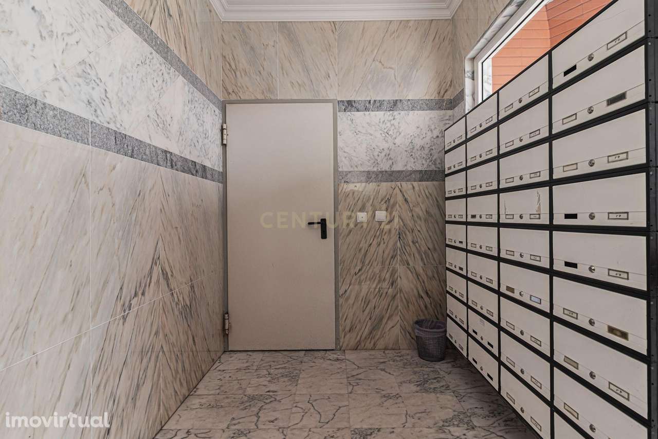 Apartamento T2 com mais de 100m2 em Santa Marta - Corroios - Grande imagem: 2/21