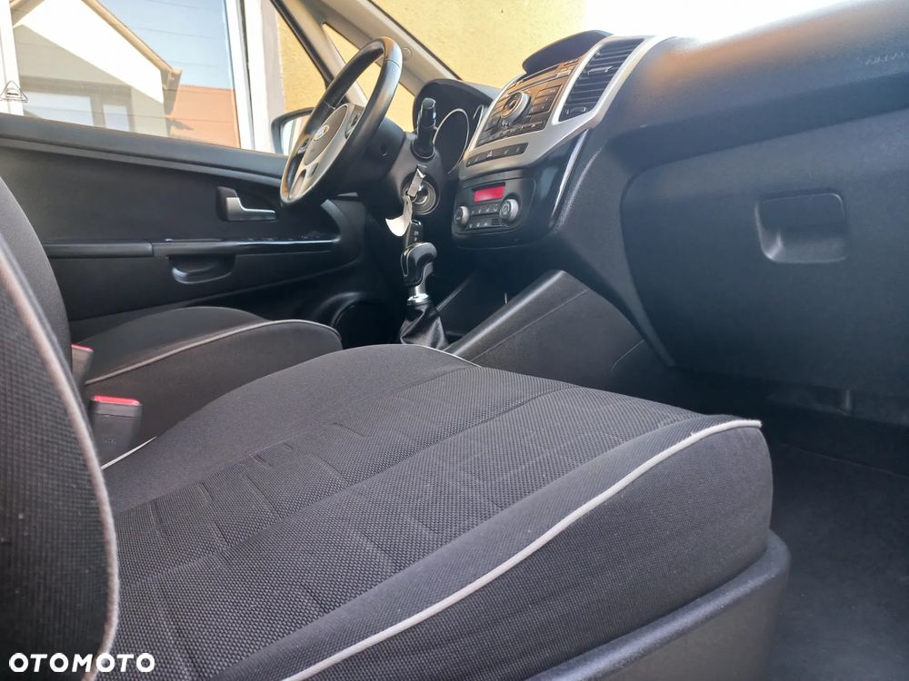 Kia Venga 1.6 CVVT Black Collection - 19