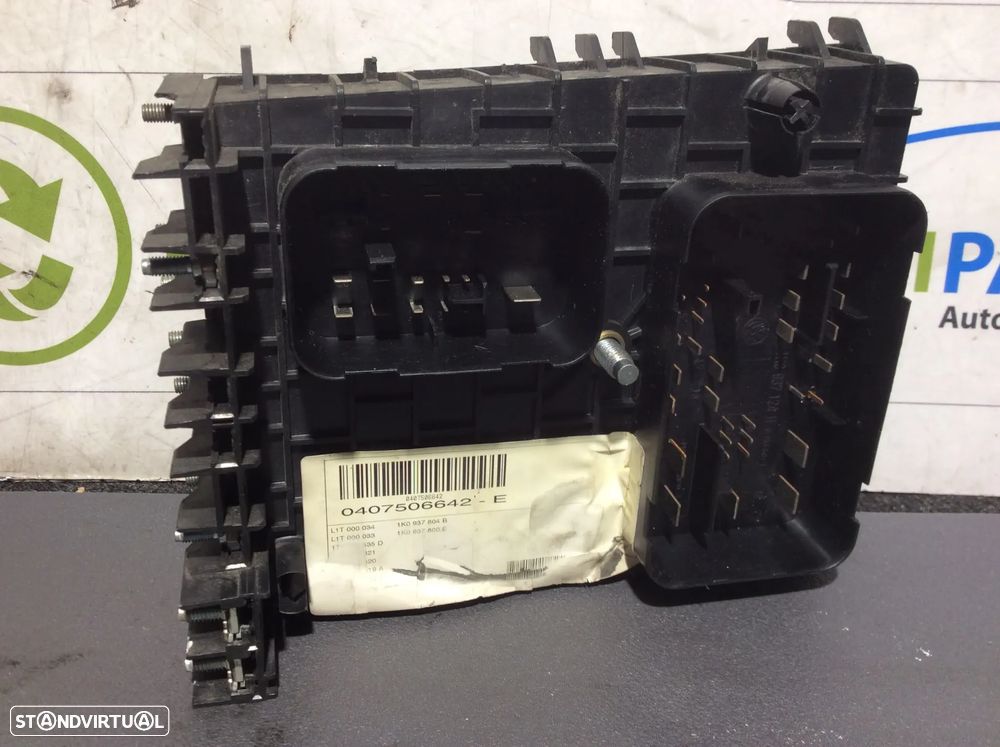Caixa de Fusíveis VW Touran 2.0TDi 136cv  1K0937124H - 2