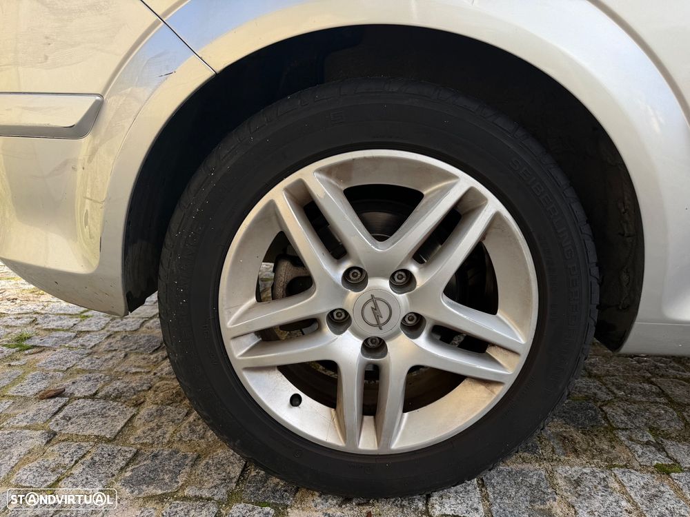 Opel Astra GTC 1.3 CDTI - 17