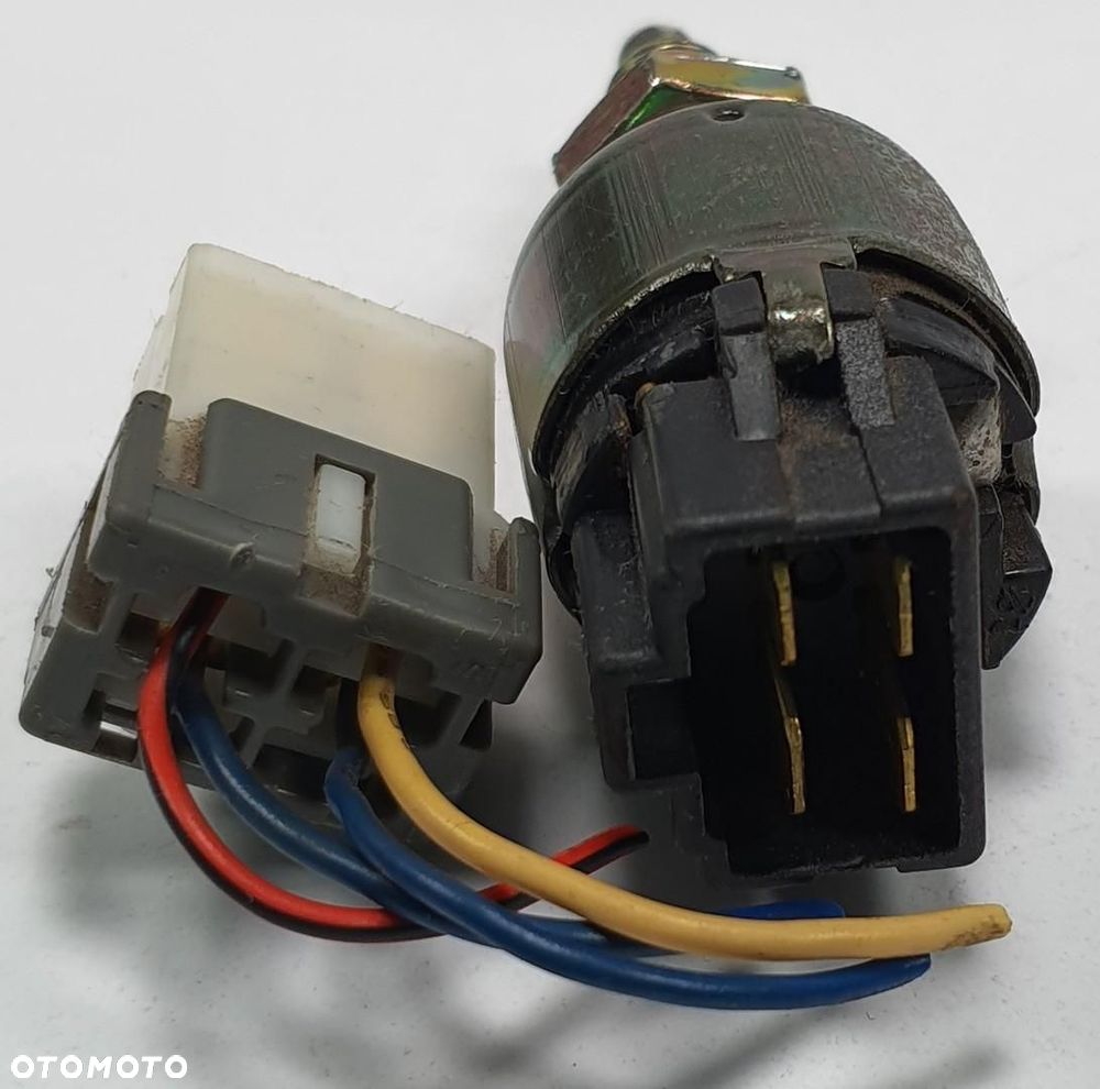 CZUJNIK ŚWIATEŁ STOP STOPU HAMULCA KIA SORENTO K20C-66490 - 2