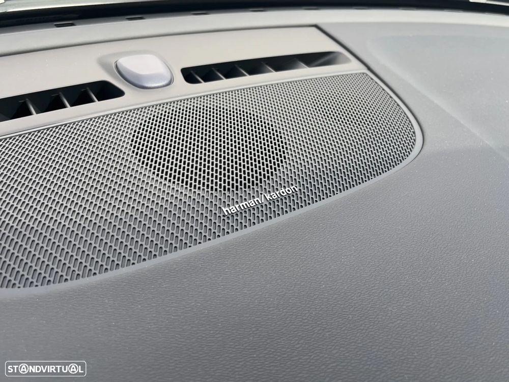 Volvo XC 40 2.0 B3 Black Edition - 25