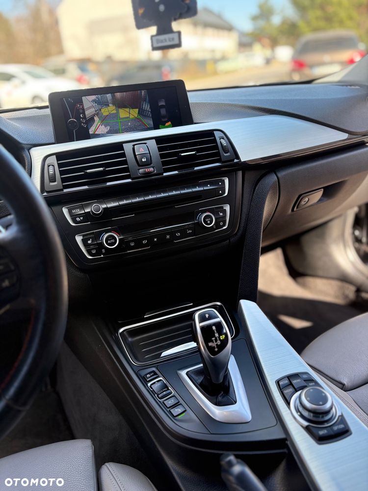 BMW Seria 3 328i Sport Line - 31