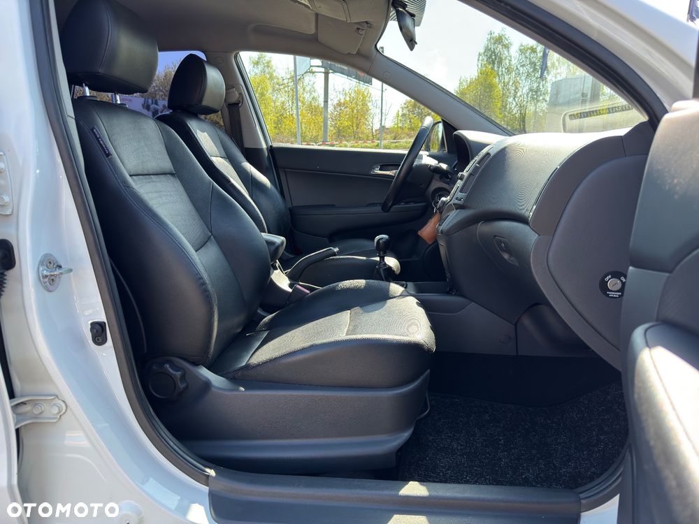 Hyundai i30 1.6 Classic + - 27