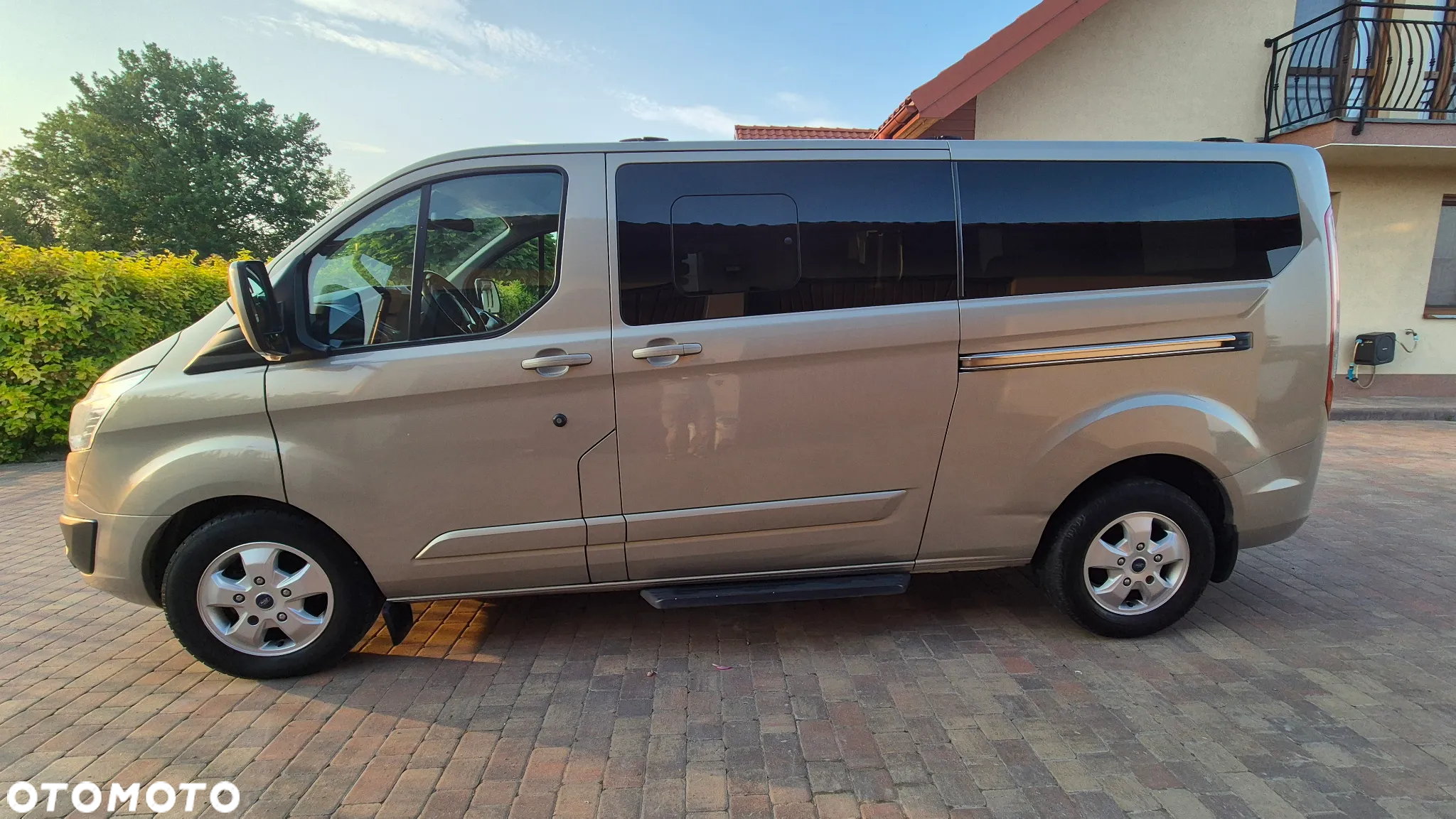 Ford Tourneo Custom - 34